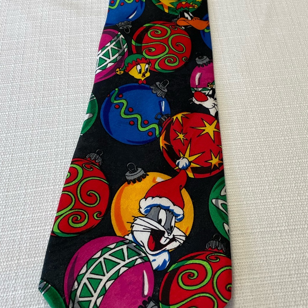 Looney Tunes ornament holiday tie